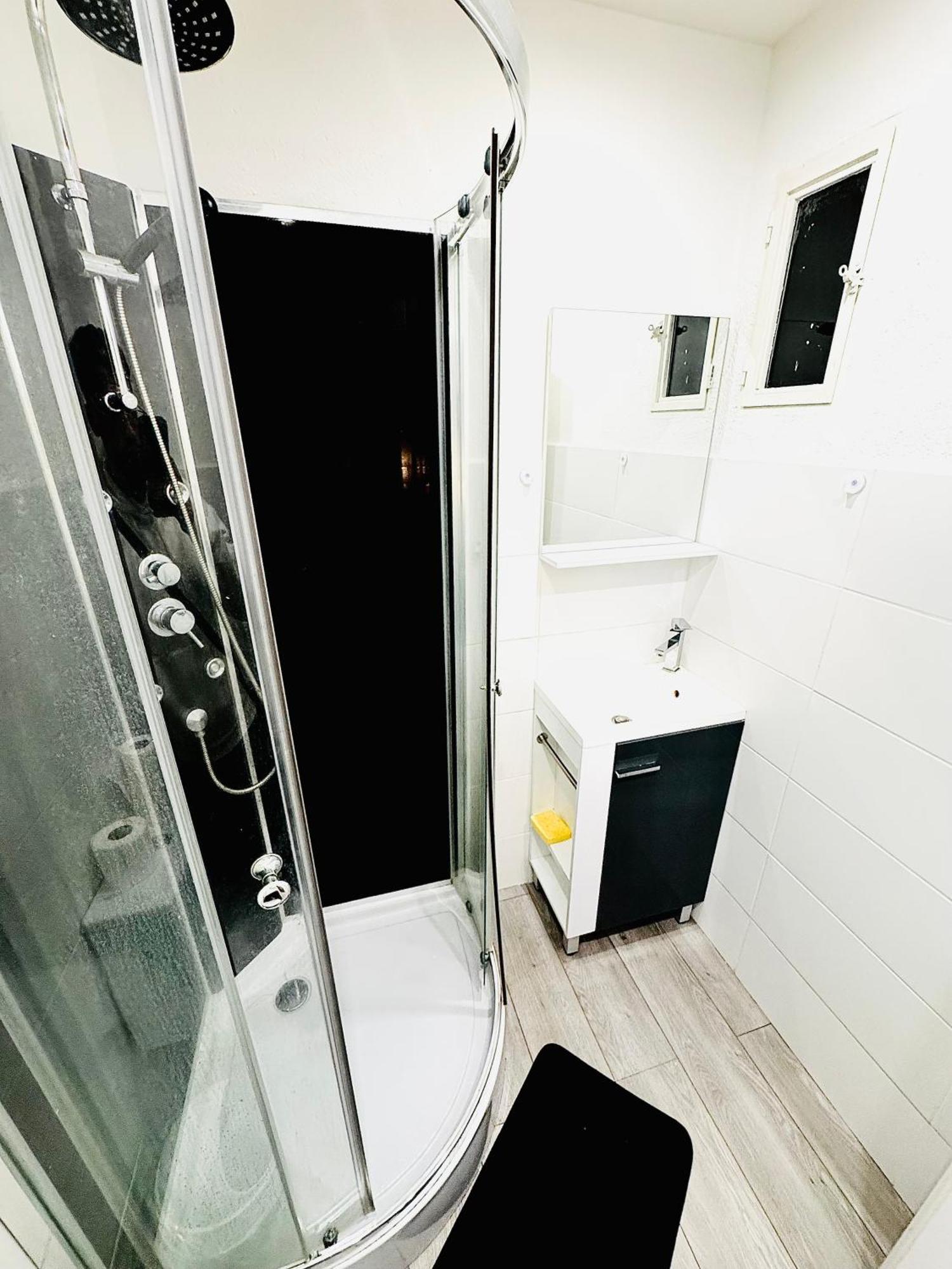 Worldroom Chambre Privee Avec Espace Commun Perpignan Exteriör bild