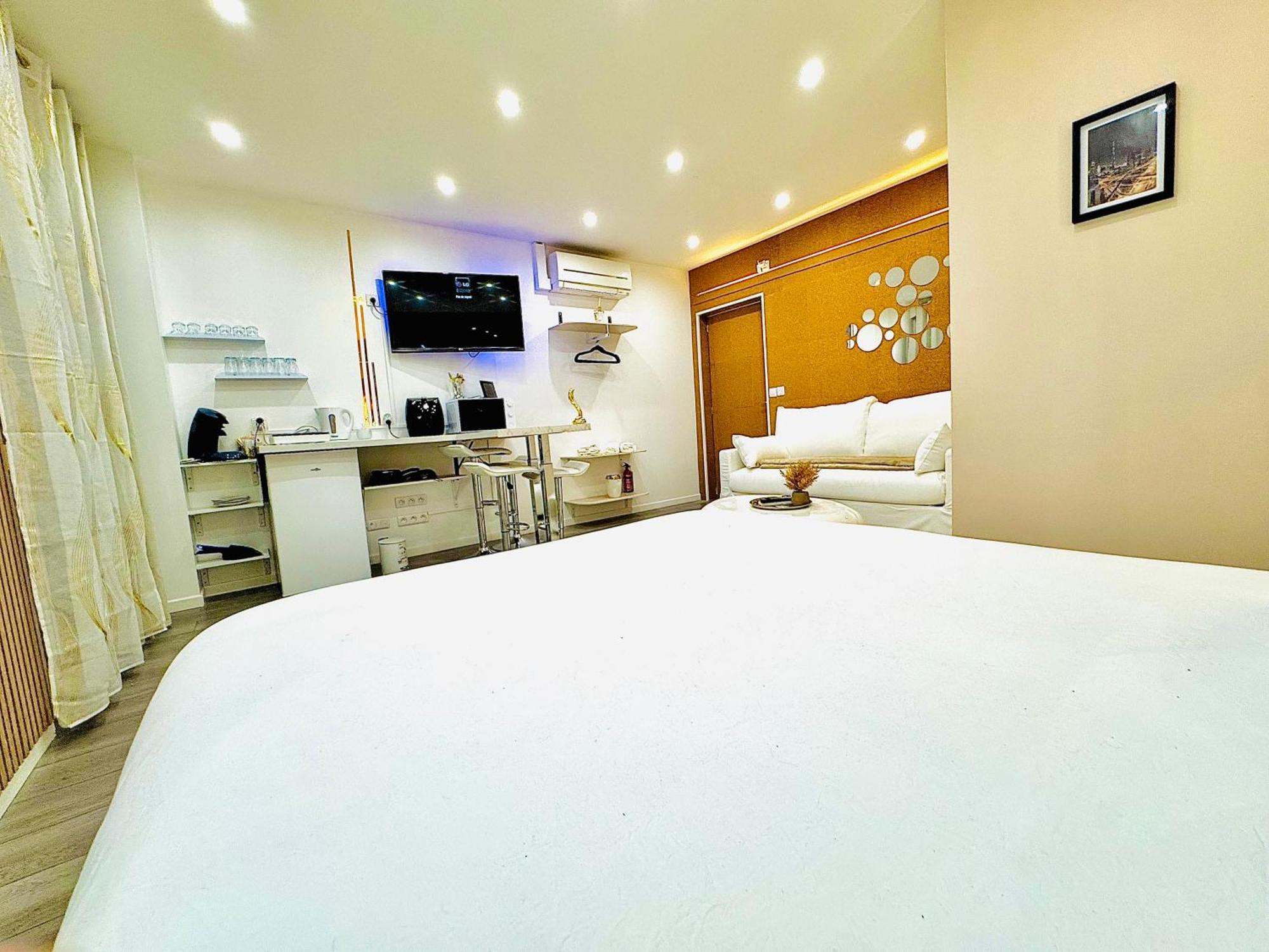 Worldroom Chambre Privee Avec Espace Commun Perpignan Exteriör bild